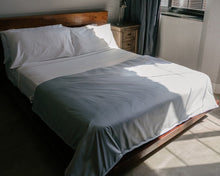 Load image into Gallery viewer, Gravity Weighted Blanket - Ombre | Gravity Blankets - Pothos Beauty