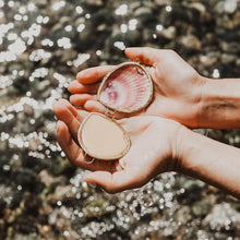 Load image into Gallery viewer, Leaves &amp; Wood Perfume
