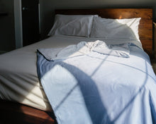 Load image into Gallery viewer, Gravity Weighted Blanket - Ombre | Gravity Blankets - Pothos Beauty

