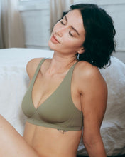 Load image into Gallery viewer, Second Skin Lift Seamless Plunge Bra | Seamless Lingerie - Pothos Beauty
