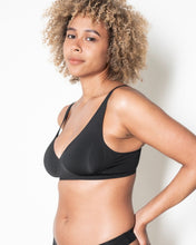 Load image into Gallery viewer, Second Skin Lift Seamless Plunge Bra | Seamless Lingerie - Pothos Beauty
