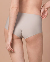 Load image into Gallery viewer, Second Skin Seamless Boyshorts | Seamless Lingerie - Pothos Beauty
