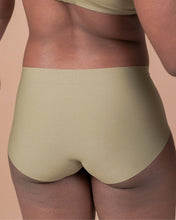 Load image into Gallery viewer, Second Skin Seamless Boyshorts | Seamless Lingerie - Pothos Beauty
